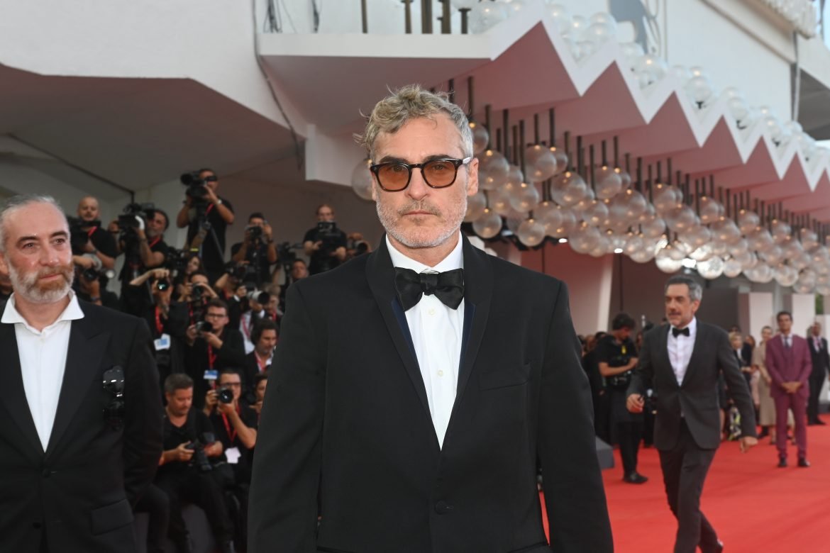 99793-RED_CARPET_-_JOKER_FOLIE____DEUX_-_Actor_Joaquin_Phoenix__Credits_G._Zucchiatti_La_Biennale_di_Venezia_-_Foto_ASAC__3_